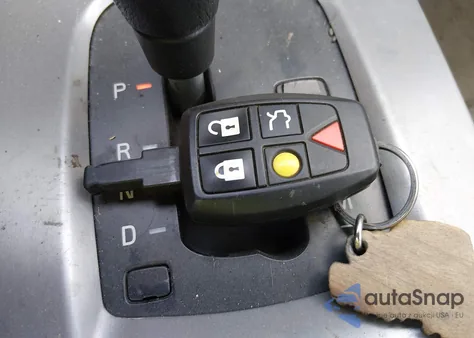 2005 Volvo S40 T5 z USA, uszkodzony, nr VIN YV1MS682552103103